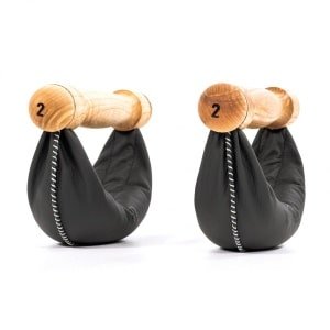 NOHRD Swing Dumbbells Essen 1kg - Set van 2 Halters - Echt Leren Gewichtszak - Ergonomische Essenhouten Handgrepen - Voor Krachttraining & Functionele Training