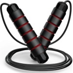 WM Sports Springtouw verzwaard - Touwtje springen - Rope skipping - Jump rope - Speedrope - Verstelbaar - Voor volwassenen en kinderen - Sport springtouw - Fitness, crossfit en boksen - Staaldraad - Foam handvaten - Lengte 280 cm - Zwart, Rood