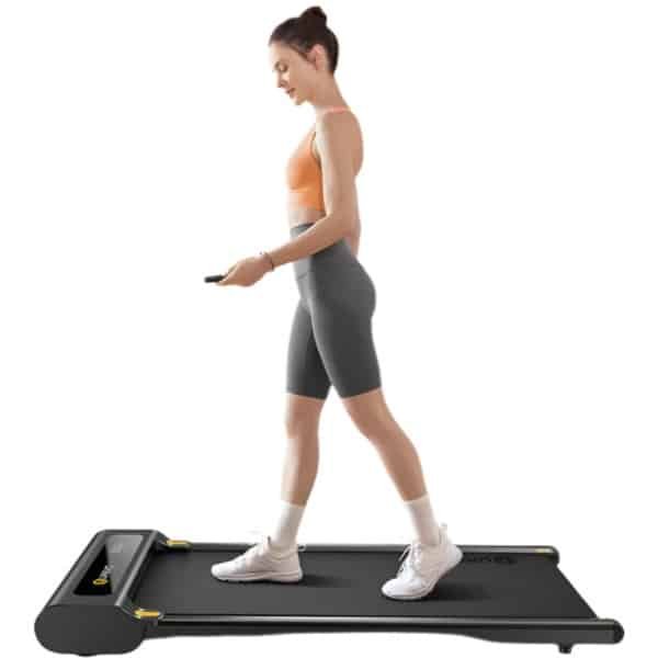 Loopband - Wandelband - Walking Pad - Maximale snelheid 1-6 km/u - Loopoppervlak 102,4 x 40 cm - Zwart - Maximale belasting 120 kg - Afstandsbediening - Walkingpad - Loopband