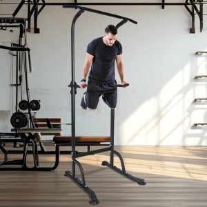 Dit krachttrainingsrek is voorzien van parallelle stangen en optrekstangen, met verstelbare hoogte en meerdere functies, geschikt voor krachttraining in thuisgyms.