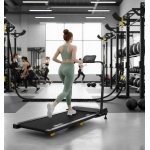 Treadmill Walking Pad met 9% Helling & Leuning - 2.5 HP Stil Loopband voor Thuis & Bureau - 10 km/u - 6-Punts Schokdemping - Opvouwbaar & Compact - LED Display + Afstandsbediening - Altameubel