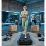 Loopband voor Thuis en Onder Bureau - Compacte Houten Walking Pad met 5-laagse Schokdemping, LED-Display, Afstandsbediening en SmartCoach App - Designbest